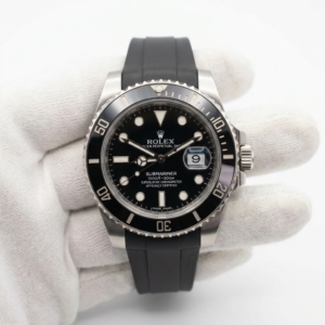 Rolex Submariner Date 40 mm Pre-owned Full set 2014 - 116610LN